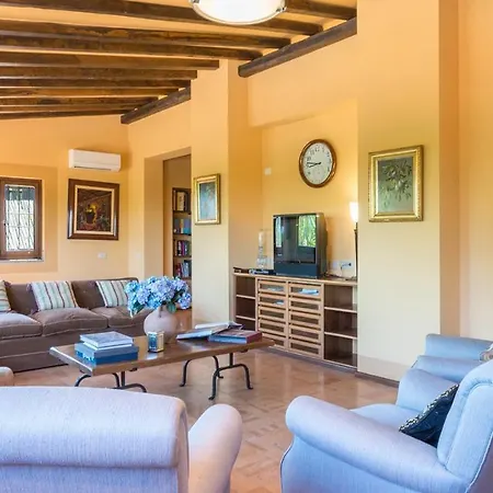 Villa Montepietraia E San Martino 18, Emma