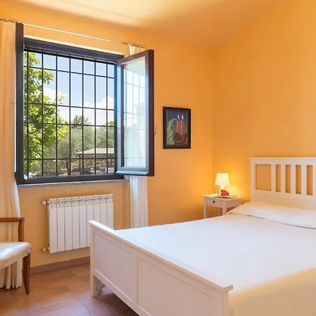 Villa Montepietraia E San Martino 18, Emma Sutri